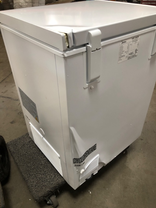 Photo 4 of Midea MRC050S0AWW 5.0 Chest Freezer
