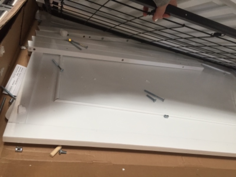 Photo 1 of DaVinci Charlie 4-in-1 Convertible Crib in White
loose/missing hardware, FOR PARTS ONLY!!