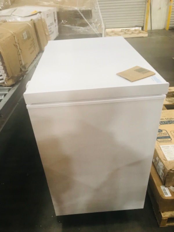 Photo 4 of Midea MRC050S0AWW Chest Freezer, 5.0 Cubic Feet, White
