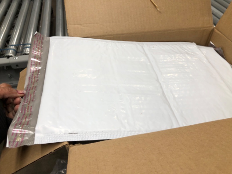 Photo 1 of mailers poly bags 10x13 40ct