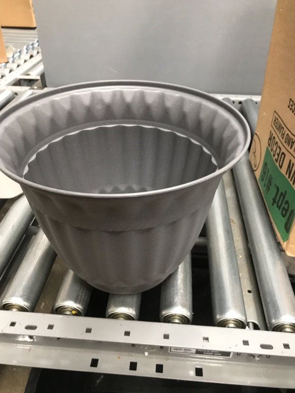 Photo 1 of 12" milano planter pots 0 piece 