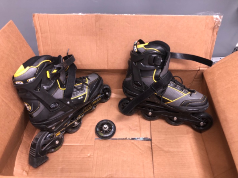Photo 2 of **MENS SIZE 10, ONE WHEEL IS LOOSE**
Roller Derby Aerio Men's Inline Skates
