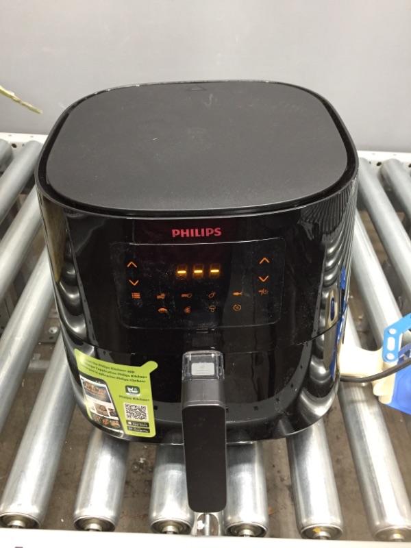 Photo 3 of Philips Essential Airfryer XL 2.65lb/6.2L Capacity Digital Airfryer with Rapid Air Technology, Easy Clean Basket, Black- HD9270/91
