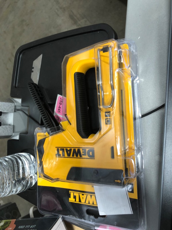 Photo 2 of 18-Gauge Heavy-Duty Staple/Nail Gun
