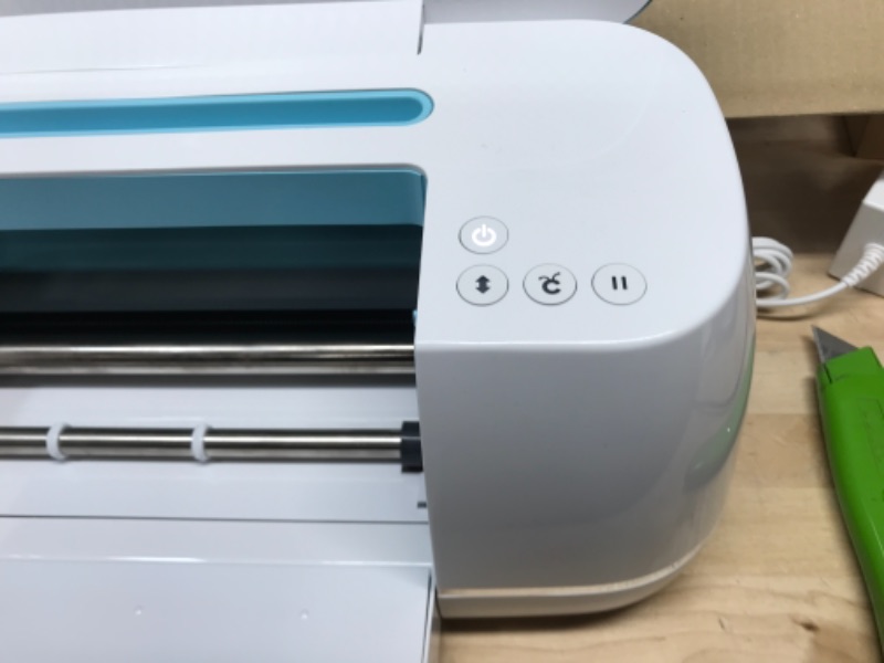 Photo 3 of Cricut Blue Maker
Color:Blue
Style:Maker
