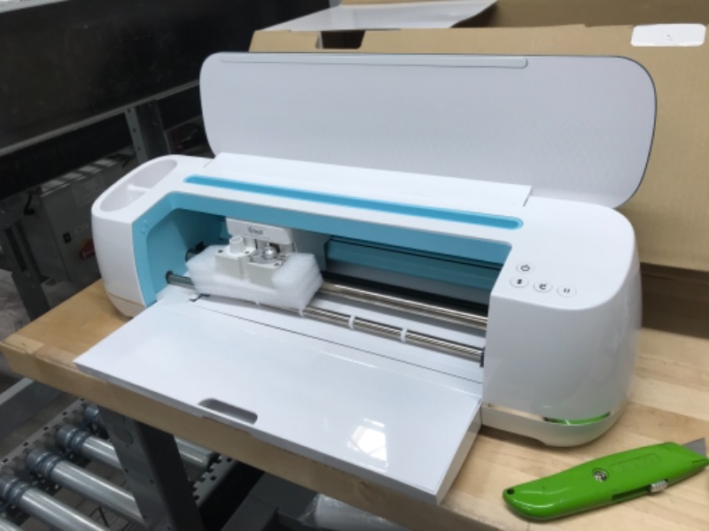 Photo 1 of Cricut Blue Maker
Color:Blue
Style:Maker
