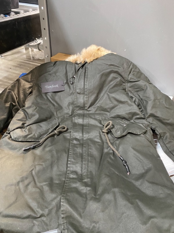 Photo 1 of TIENFOOK Men Parka Jacket Winter Coat with Drawstring Waist Thicken Fur Hood Lined Warm Detachable Design Outwear Jacket
SIZE LARGE 