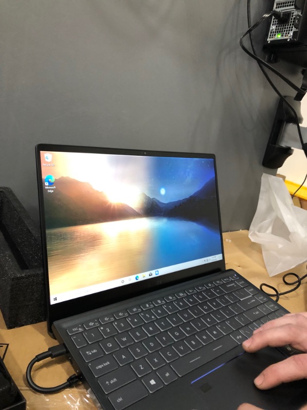 Photo 3 of MSI Prestige 14 Evo Professional Laptop: 14" FHD Ultra-Thin Bezel Display, Intel Core i7-1185G7, Intel Iris Xe, 16GB RAM, 512GB NVMe SSD, Thunderbolt 4, Win10 Home, Intel Evo, Carbon Gray (A11M-220)
