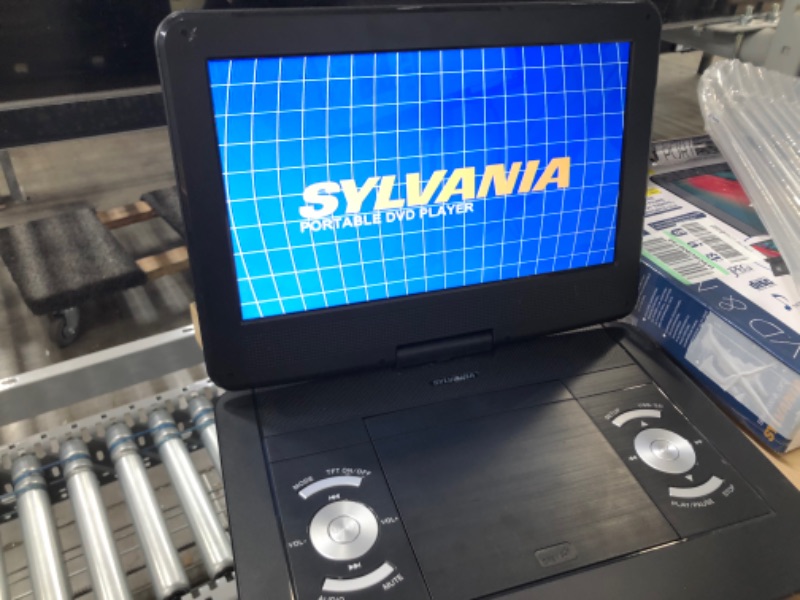 Photo 5 of Sylvania 13.3" Swivel Portable Dvd
