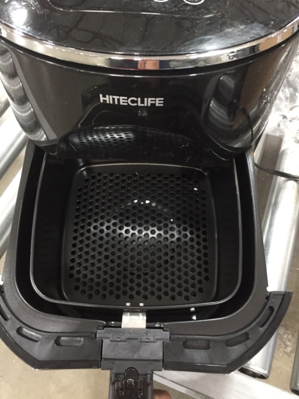 Photo 1 of ***PARTS ONLY*** TURNS ON*** MAJOR DAMAGE***
hiteclife air fryer ETL-KZW32-150B2