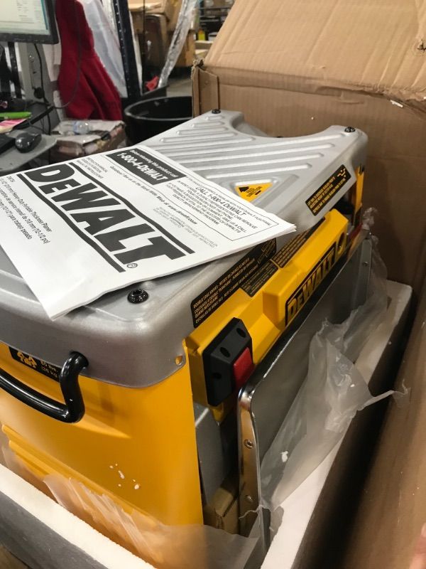 Photo 4 of DeWalt DW734 12-1/2 in. Thickness Planer