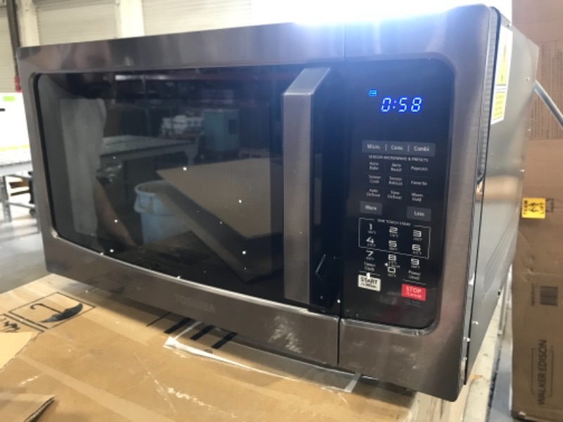 Photo 4 of (DENTED TOP EDGE)
Toshiba EM925A5A-BS Microwave Oven with Sound On/Off ECO Mode and LED Lighting, 0.9 Cu Ft/900W, Black Stainless Steel