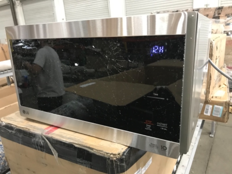 Photo 5 of (CRACKED GLASS; SCRATCHED TOP)
LG 1.5 cu. ft. NeoChef Countertop Microwave w/ Smart Inverter, EasyClean Sensor Cooking - Stainless Steel