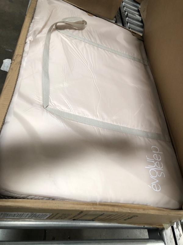 Photo 3 of MINOR DAMAGE TO CARRY BAG**
Evolur Stellar Bassinet & Bedside Sleeper - Beige