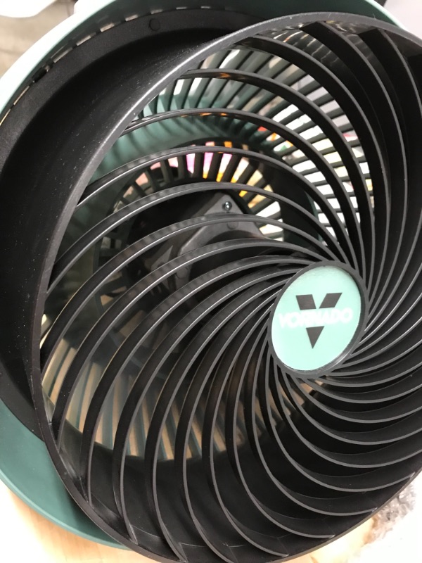 Photo 3 of Vornado 293 Large Heavy Duty Air Circulator Shop Fan, Green