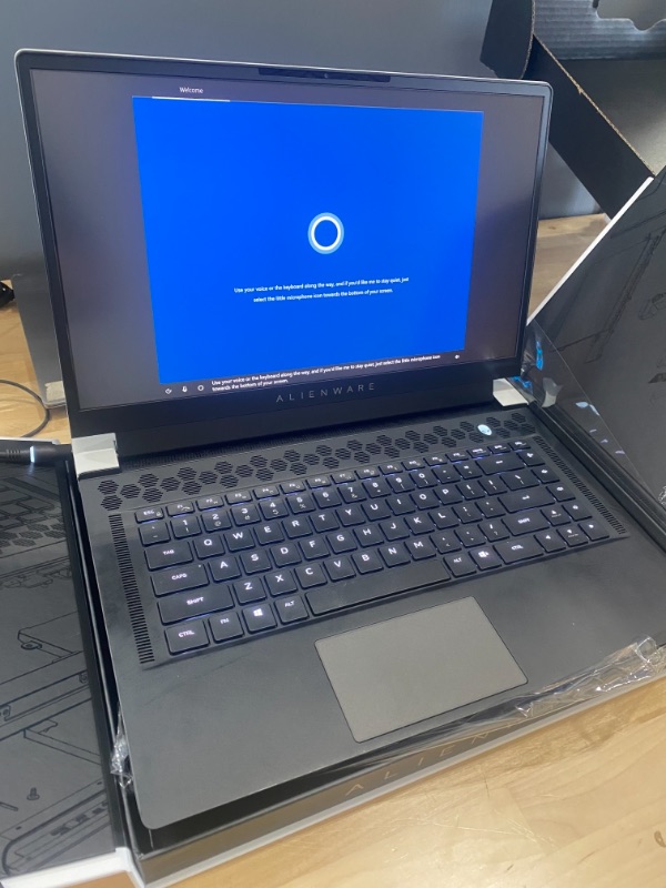 Photo 2 of Alienware x15 R1, 15.6 inch FHD 360Hz Non-Touch Gaming Laptop - Intel Core i7-11800H, 16GB DDR4 RAM, 1TB SSD, NVIDIA GeForce RTX 3070 8GB GDDR6, Windows 10 Home - Lunar Light
