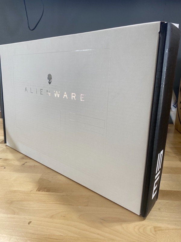 Photo 7 of Alienware M15 R6 Gaming Laptop, 15.6 inch QHD 240Hz Display, Intel Core i7-11800H, 32GB DDR4 RAM, 1TB SSD, NVIDIA GeForce RTX 3080 8GB GDDR6, Windows 11 Home, Dark Side of The Moon
