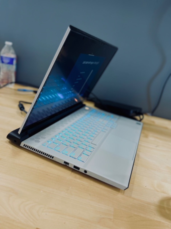 Photo 3 of Alienware m17 R3 17.3 inch FHD Gaming Laptop (Luna Light) Intel Core i7-10750H 10th Gen, 16GB DDR4 RAM, 1TB SSD, Nvidia Geforce RTX 2070 8GB GDDR6, Windows 10 Home