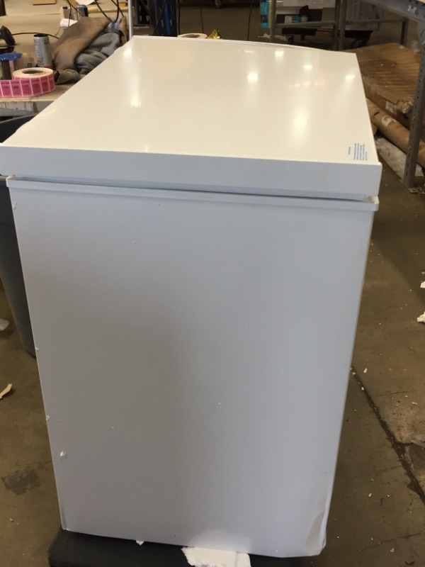 Photo 4 of Midea MRC070S0AWW Chest Freezer, 7.0 Cubic Feet, White
