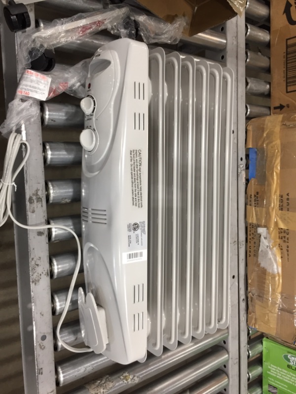 Photo 1 of *READ BELOW** PELONIS PHO15A2AGW, Basic Electric Oil Filled Radiator, 1500W Portable Full Room Radiant Space Heater with Adjustable Thermostat, White, 26.10 X 14.20
