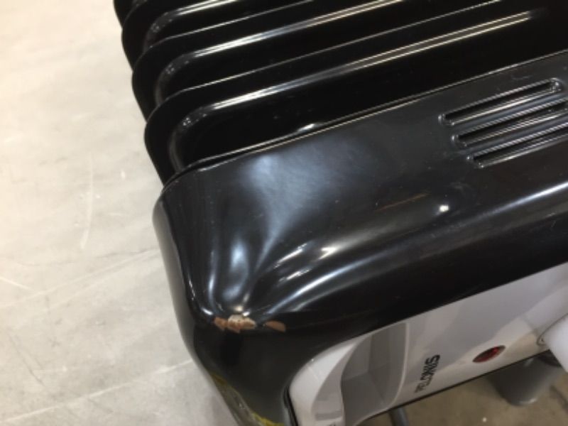 Photo 7 of (DOES NOT FUNCTION, DAMAGED, INCOMPLETE)Pelonis 1,500-Watt Oil-Filled Radiant Electric Space Heater with Thermostat, Black
**POWERS ON, DOES NOT FUNCTION, MISSING WHEELS, DENT DAMAGE**
