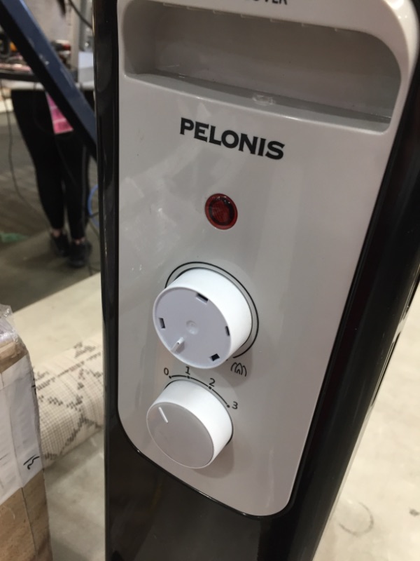Photo 4 of (DOES NOT FUNCTION, DAMAGED, INCOMPLETE)Pelonis 1,500-Watt Oil-Filled Radiant Electric Space Heater with Thermostat, Black
**POWERS ON, DOES NOT FUNCTION, MISSING WHEELS, DENT DAMAGE**