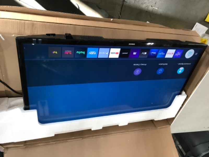 Photo 3 of SAMSUNG 40-inch Class LED Smart FHD TV 1080P (UN40N5200AFXZA, 2019 Model)
