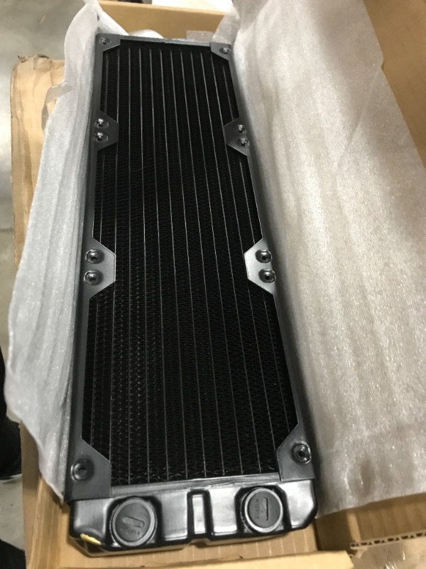 Photo 2 of Corsair Hydro X Series XR5 360mm Water Cooling Radiator