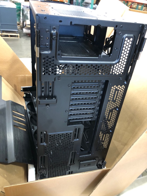 Photo 6 of Corsair Obsidian Series 1000D Super-Tower Case, Smoked Tempered Glass, Aluminum Trim, Integrated Commander PRO fan and lighting controller
