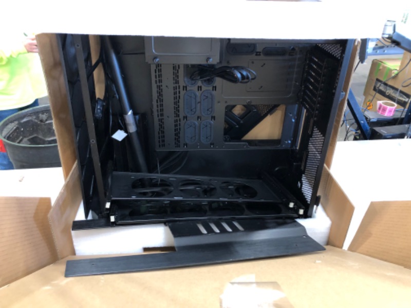 Photo 3 of Corsair Obsidian Series 1000D Super-Tower Case, Smoked Tempered Glass, Aluminum Trim, Integrated Commander PRO fan and lighting controller
