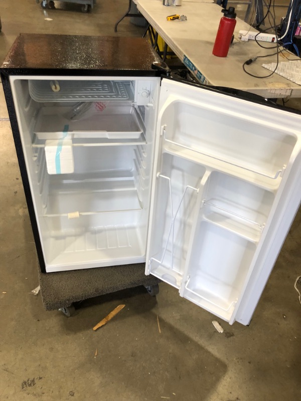 Photo 2 of ***PARTS ONLY*** RCA RFR322-B RFR322 3.2 Cu Ft Single Door Mini Fridge with Freezer, Platinum, Stainless
