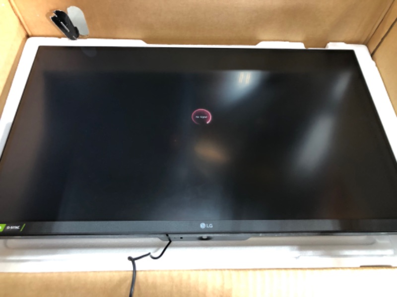 Photo 2 of LG 27GP850-B Ultragear Gaming Monitor 27” QHD (2560 x 1440) Nano IPS Display, 1ms Response Tim, 165Hz Refresh Rate, NVIDIA G-SYNC Compatible, AMD FreeSync Premium, Tilt/Height/Pivot Adjustable Stand
