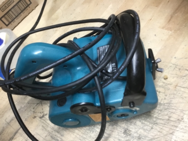 Photo 2 of 
Makita
7.8 Amp 4-3/4 in. x 4 in. Corded Wheel Sander with 100 Grit Nylon Brush Wheel