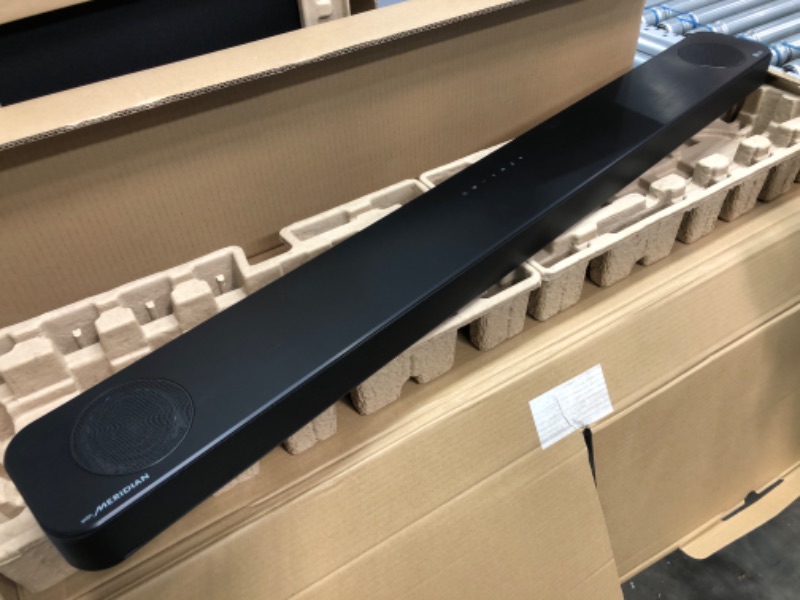 Photo 2 of LG SP8YA 3.1.2CH Sound Bar and Subwoofer with Dolby Atmos (2021)
