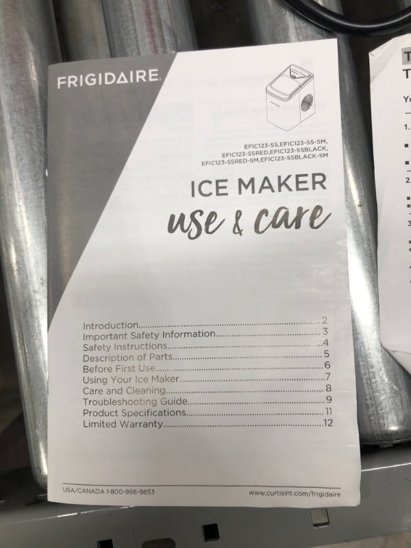 Photo 4 of Frigidaire EFIC123-B-SS 26 Lb. Portable Countertop Ice Maker in Stainless Steel
