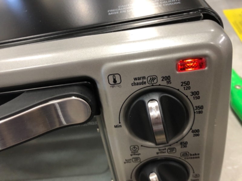 Photo 2 of (DENTED BACK/ CRACKED SIDE)
Black & Decker 4-Slice Toaster Oven - To1313Sbd