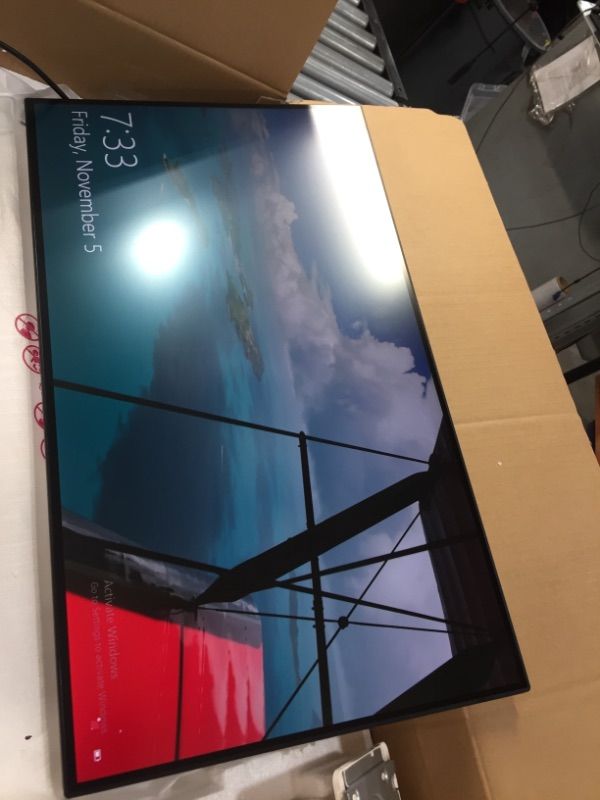Photo 1 of LG 32UL950W 32'' Class UltraFine 4K UHD LED Monitor with Thunderbolt 3 (31.5'' Diagonal)
