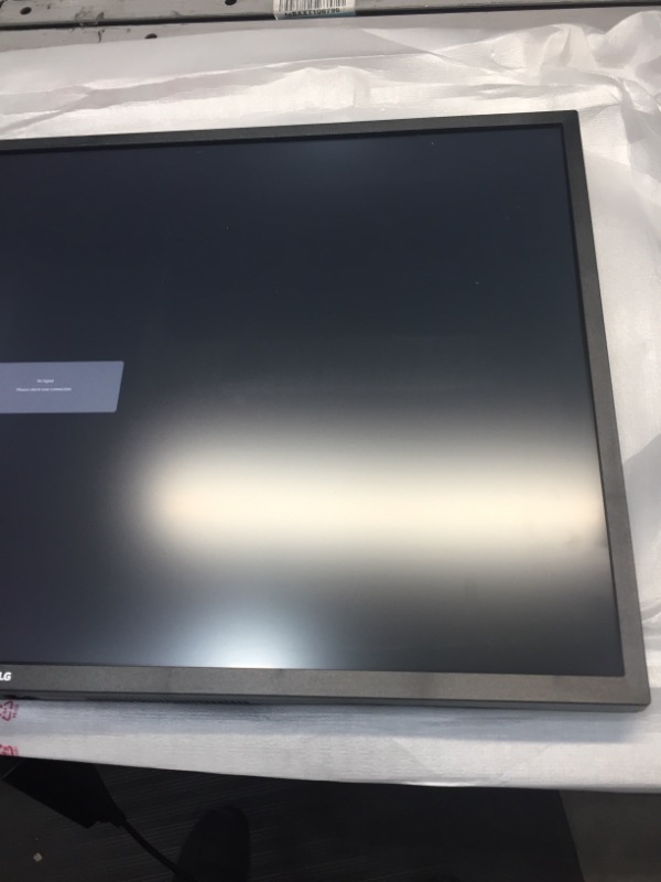 Photo 5 of LG 32UD60-B 4K UHD Monitor with AMD FreeSync, Black
