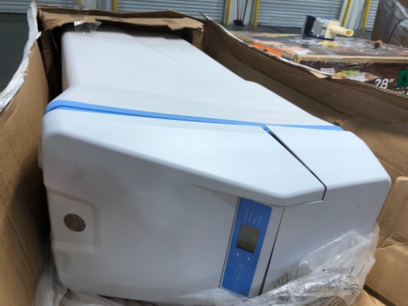 Photo 1 of ***PARTS ONLY*** GE GXSHC40N Water Softener, 40,000 Grain (Smart Home), Gray ***PARTS ONLY***
