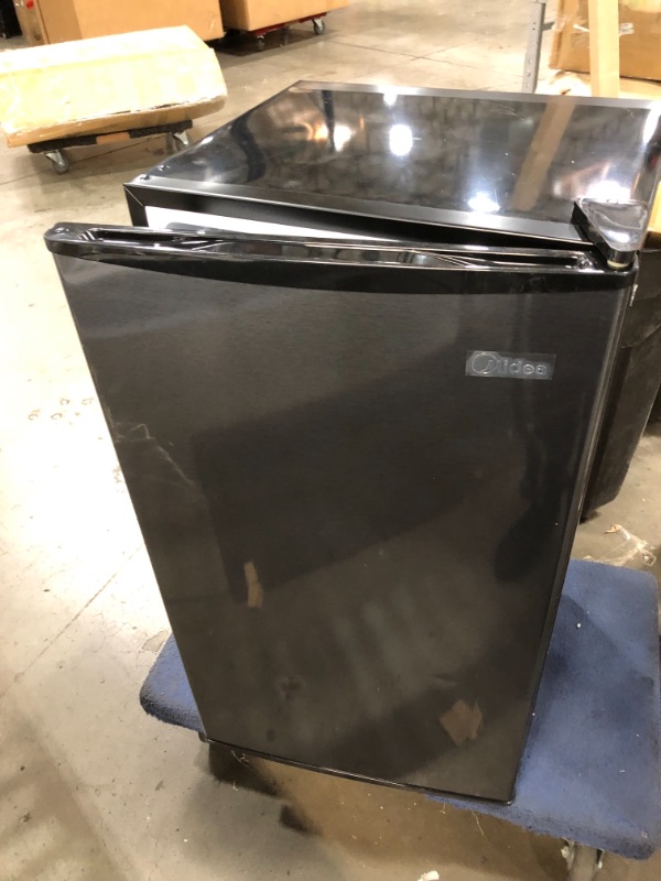 Photo 8 of **DAMAGED**
Midea MRM33S8ASL Refrigerator, Black
