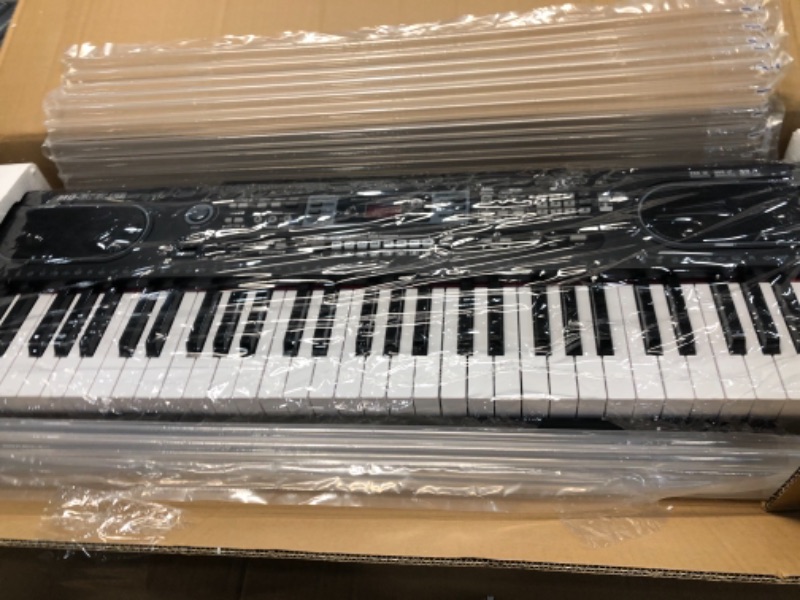 Photo 3 of 61 Keys Electronic Keyboard MQ-6111 Digital Teaching Musical Keyboard with Microphone for Beginner(Universal USB Power Supply)
