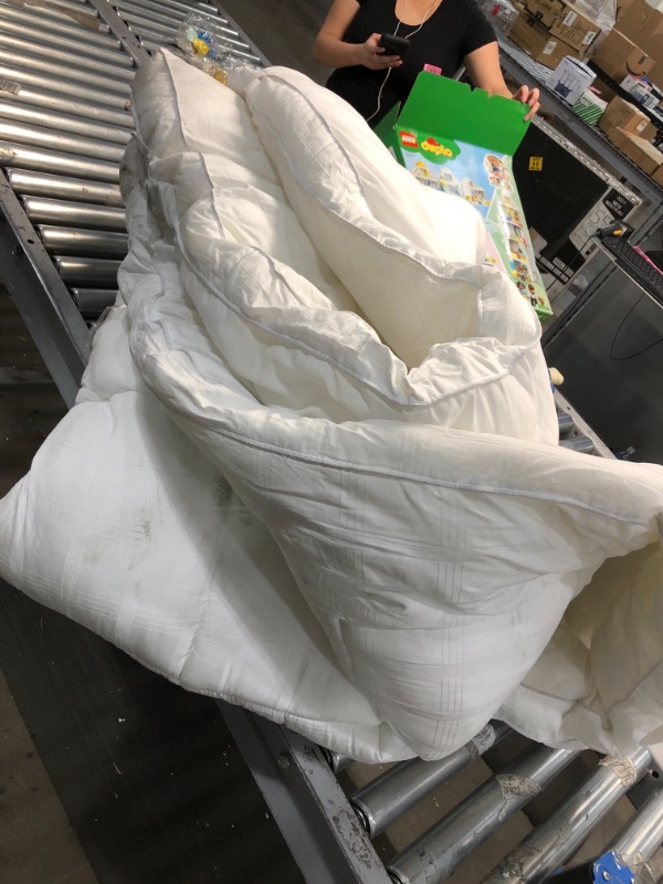 Photo 2 of **DAMAGED**
Bedding Down Alternative Comforter Blanket ( White) 
