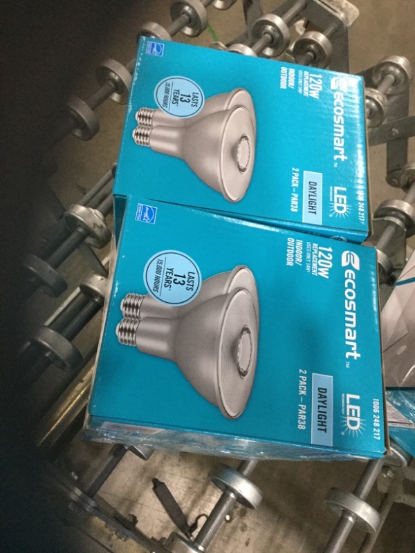 Photo 3 of 2 packs EcoSmart
120-Watt Equivalent PAR38 Dimmable Flood LED Light Bulb Daylight 