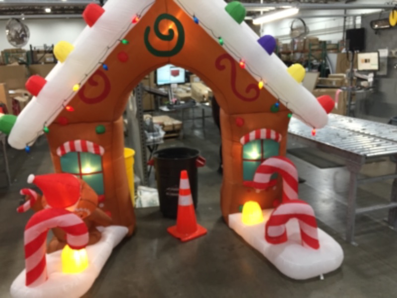 Photo 1 of Home Accents Holiday 8.4 Ft Pre-Lit LED Giant-Sized Airblown Gingerbread Arch Christmas Inflatable
** minor hole in gingerbread man***