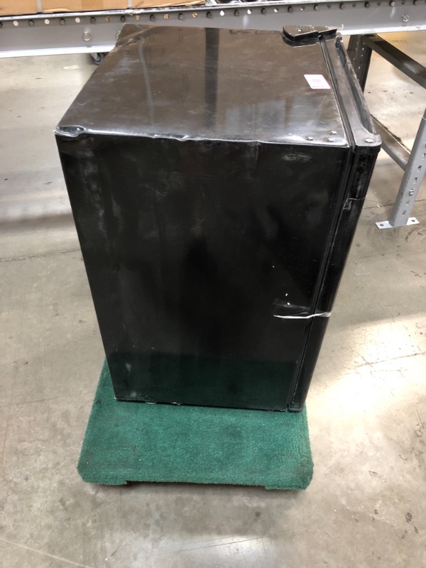 Photo 5 of 
GE HME03GGMBB Hotpoint Compact Refrigerator, 2.7 Cu Ft, Black
Size:2.7 Cu Ft
Color:Black
