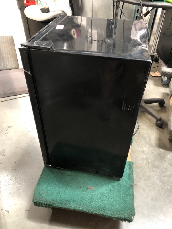 Photo 4 of 
GE HME03GGMBB Hotpoint Compact Refrigerator, 2.7 Cu Ft, Black
Size:2.7 Cu Ft
Color:Black