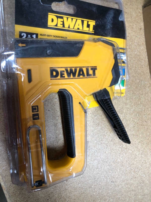 Photo 2 of DEWALT
18-Gauge Heavy-Duty Staple/Nail Gun