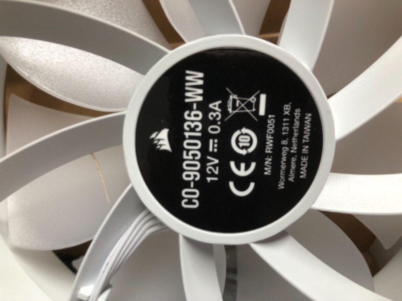 Photo 3 of CORSAIR iCUE SP120 RGB Elite Performance 120mm White PWM Single Fan
