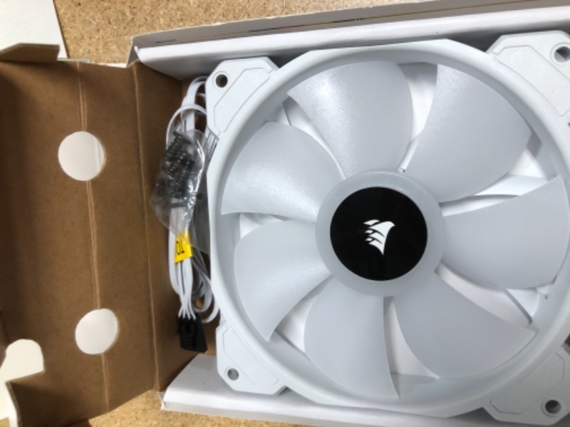 Photo 2 of CORSAIR iCUE SP120 RGB Elite Performance 120mm White PWM Single Fan
