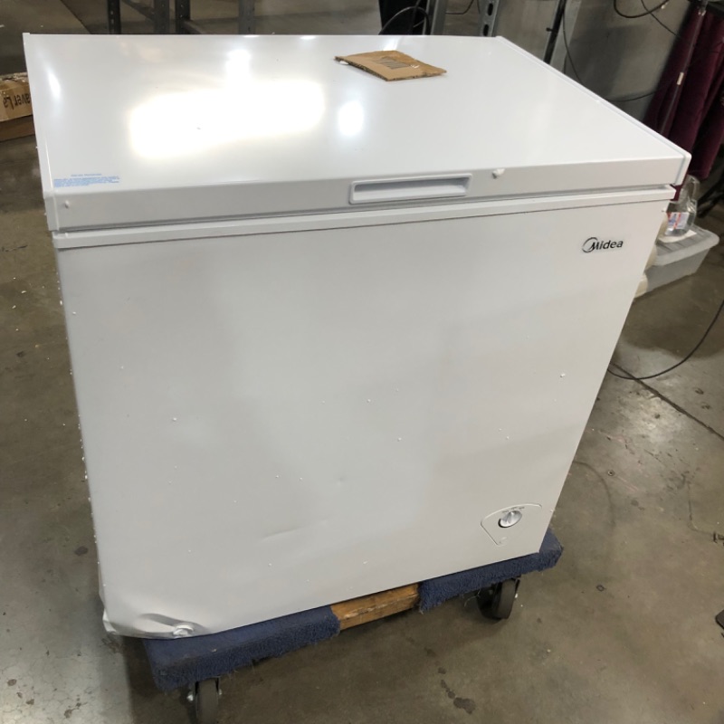 Photo 2 of Midea MRC070S0AWW Chest Freezer, 7.0 Cubic Feet, White
